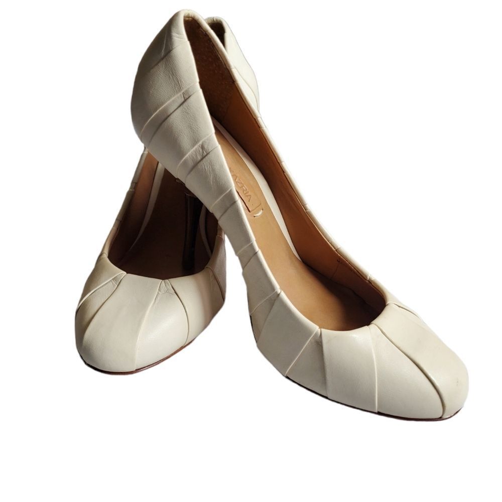 BCBG MAXAZRIA cream leather heels 6 1/2